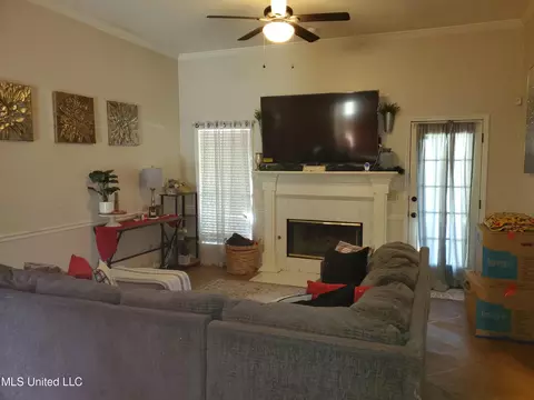 Living - 829 Eagles Nest Dr, Byram, MS 39272 photo 1 of 1