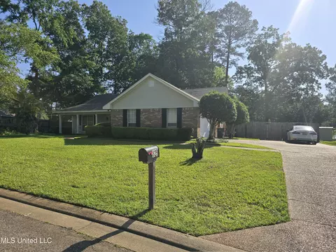 829 Eagles Nest Dr, Byram, MS 39272
