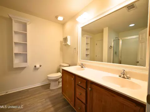 Bath - 994 Muolea Ct, Diamondhead, MS 39525 photo 1 of 3