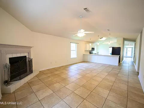 Living - 994 Muolea Ct, Diamondhead, MS 39525 photo 5 of 7