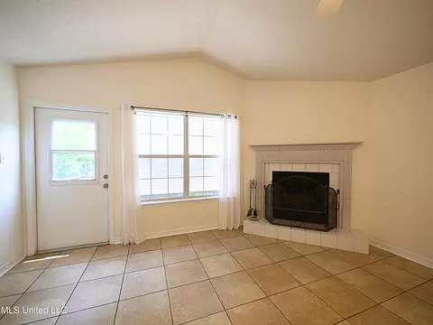Living - 994 Muolea Ct, Diamondhead, MS 39525 photo 7 of 7