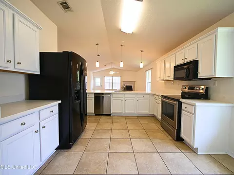 Kitchen - 994 Muolea Ct, Diamondhead, MS 39525 photo 1 of 2