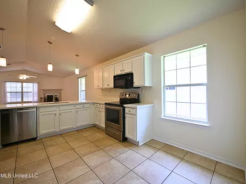 Kitchen - 994 Muolea Ct, Diamondhead, MS 39525 photo 2 of 2