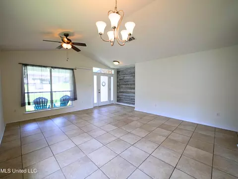 Living - 994 Muolea Ct, Diamondhead, MS 39525 photo 2 of 7