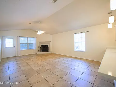 Living - 994 Muolea Ct, Diamondhead, MS 39525 photo 6 of 7