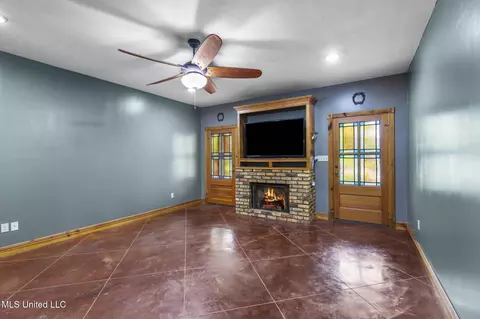Living - 500 E Dewey Camp Dr, Florence, MS 39073 photo 1 of 2