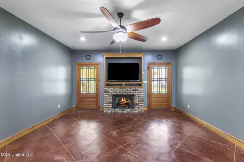 Living - 500 E Dewey Camp Dr, Florence, MS 39073 photo 2 of 2