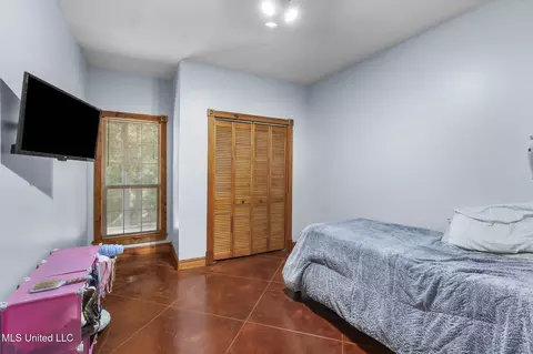 Bedroom - 500 E Dewey Camp Dr, Florence, MS 39073 photo 4 of 5