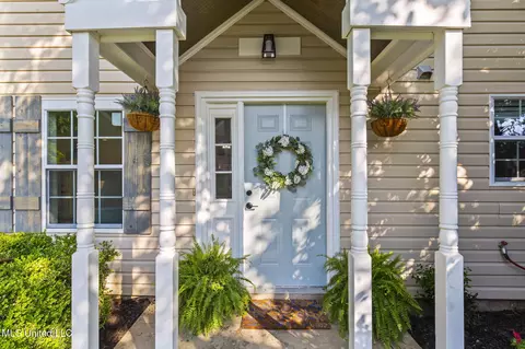 857 Harbor Bend Dr, Brandon, MS 39047