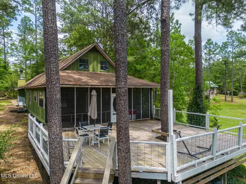 146 Maple Dr, Perkinston, MS 39573