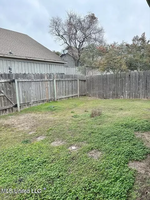 Exterior - 15 Stanford Ct, Jackson, MS 39211 photo 2 of 2