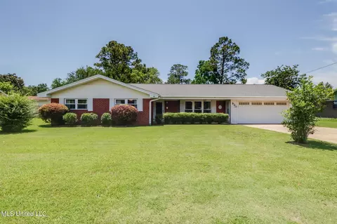 820 Lackland Dr, Biloxi, MS 39532