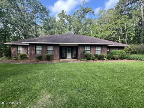 1462 Bridgers Dr, Raymond, MS 39154