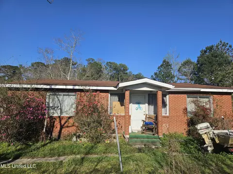 8800 Graham Rd, Moss Point, MS 39562