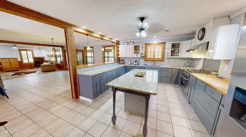 Kitchen - 3501 Hwy 305, Hernando, MS 38632 photo 1 of 6