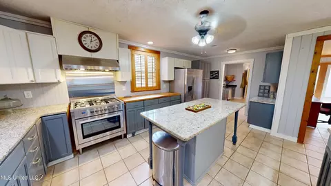 Kitchen - 3501 Hwy 305, Hernando, MS 38632 photo 2 of 6