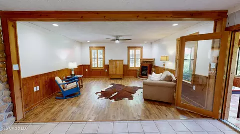 Living - 3501 Hwy 305, Hernando, MS 38632 photo 2 of 2