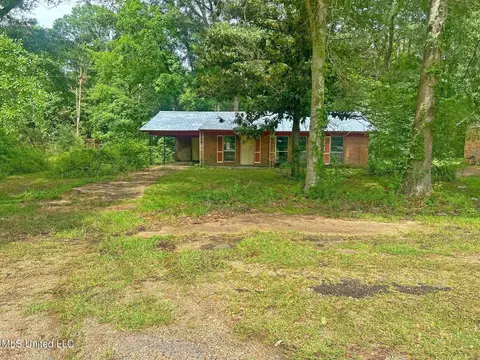 715 Holly St, Summit, MS 39666