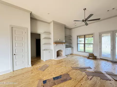 Living - 650 Prosperity Pl, Brandon, MS 39042 photo 1 of 3