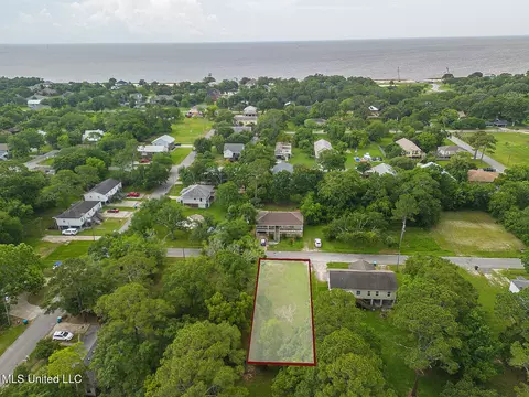 2117 Seneca Ave, Pascagoula, MS 39567