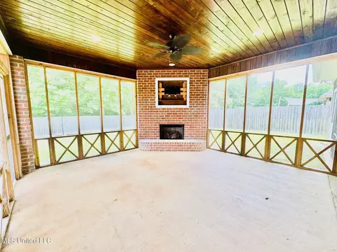 121 Butler Creek Dr, Florence, MS 39073