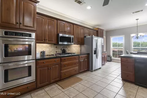 Kitchen - 1600 Wright Rd, Raymond, MS 39154 photo 3 of 5