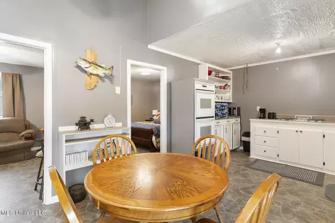 Dining - 1600 Wright Rd, Raymond, MS 39154 photo 3 of 3