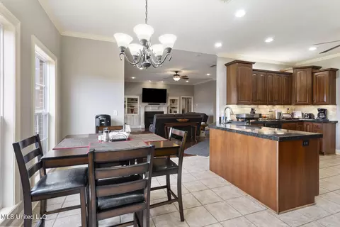 Dining - 1600 Wright Rd, Raymond, MS 39154 photo 2 of 3