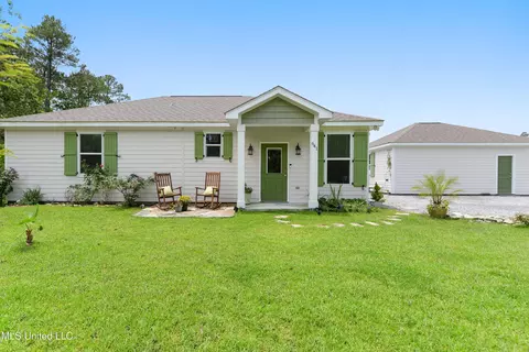 641 Saint Anthony St, Waveland, MS 39576