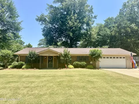 1352 Memorial Dr, Cleveland, MS 38732