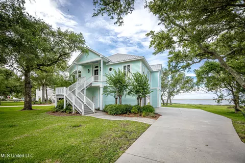 10805 Eagle Nest Rd, Ocean Springs, MS 39564