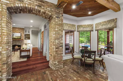Dining - 100 Stonebridge Dr, Madison, MS 39110 photo 2 of 2