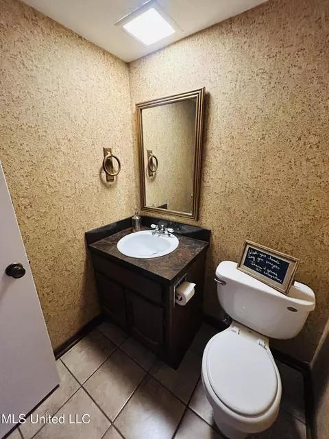 Bath - 344 Lakebend Dr, Brandon, MS 39042 photo 1 of 5