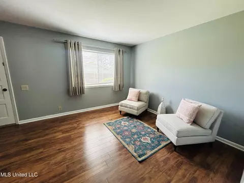 Living - 344 Lakebend Dr, Brandon, MS 39042 photo 3 of 3