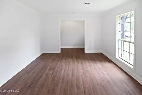 Living - 111 Hickory Hill Pl, Brandon, MS 39042 photo 5 of 5