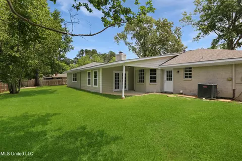 Exterior - 111 Hickory Hill Pl, Brandon, MS 39042 photo 2 of 5