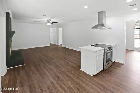 Living - 111 Hickory Hill Pl, Brandon, MS 39042 photo 3 of 5