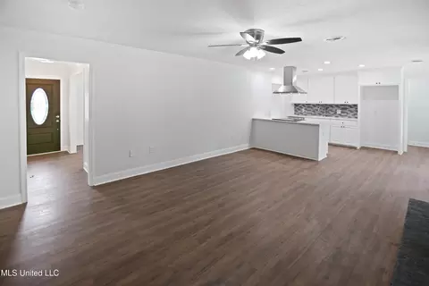 Living - 111 Hickory Hill Pl, Brandon, MS 39042 photo 1 of 5