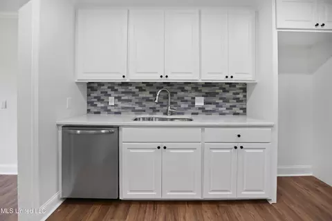 Kitchen - 111 Hickory Hill Pl, Brandon, MS 39042 photo 4 of 5