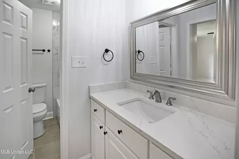 Bath - 111 Hickory Hill Pl, Brandon, MS 39042 photo 2 of 6