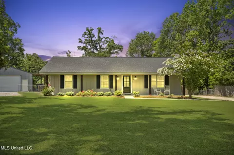 88 Lakeview Dr, Petal, MS 39465