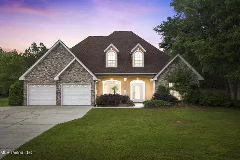 1817 Shelby Ln, Ocean Springs, MS 39564