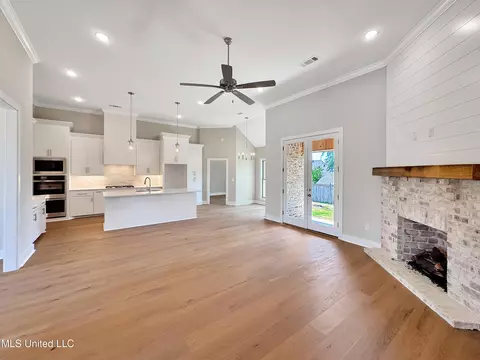 Living - 652 Prosperity Pl, Brandon, MS 39042 photo 3 of 3