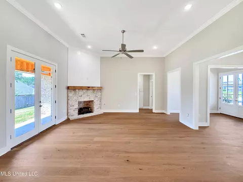 Living - 652 Prosperity Pl, Brandon, MS 39042 photo 2 of 3
