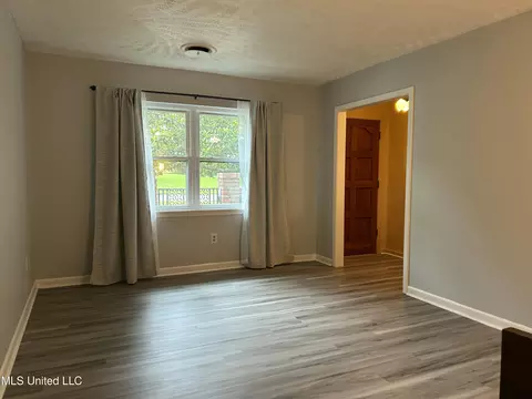 1260 Greenbriar St, Jackson, MS 39211 photo 5