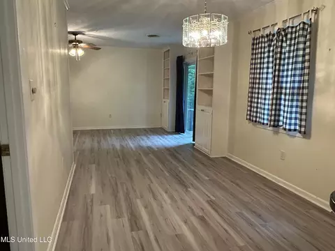 1260 Greenbriar St, Jackson, MS 39211 photo 7
