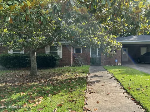 1260 Greenbriar St, Jackson, MS 39211 photo 2