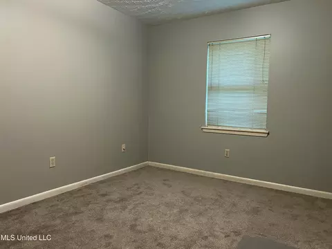 1260 Greenbriar St, Jackson, MS 39211 photo 13