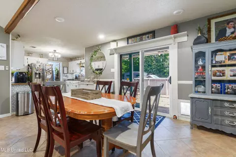 Dining - 6117 Tanner Williams Rd, Lucedale, MS 39452 photo 1 of 1