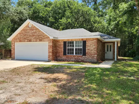 1812 Burnt Oak Dr, Ocean Springs, MS 39564